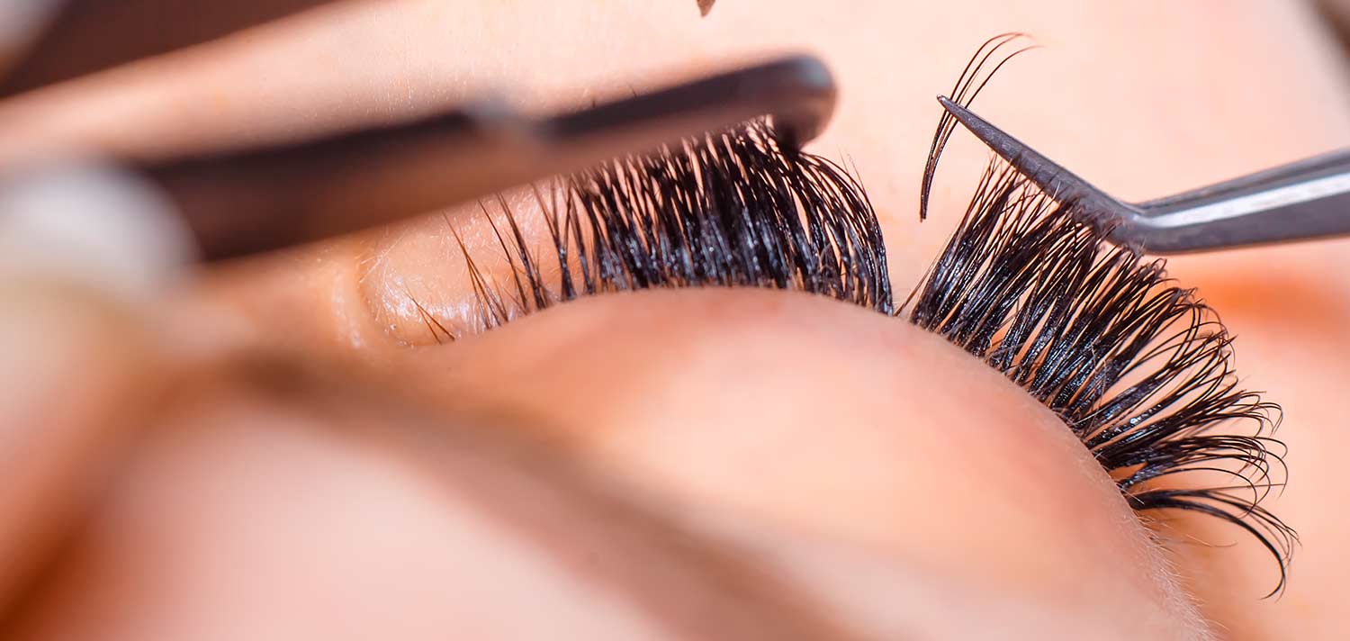 Wie man Wimpernverlngerungen zu Hause entfernt   divain