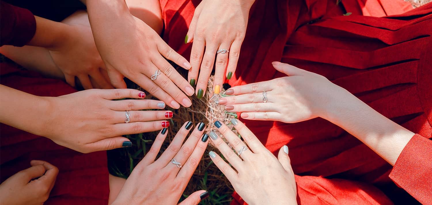 The trends in summer nails 2021 are full of color