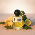 Botella de perfume divain.1051 unisex con cítricos y toques herbales de fondo.