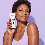 Persona usando divain. Care Firm & Tone Arm Cream