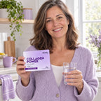 Mujer en su cocina con divain. Care Collagen Power y un vaso de agua