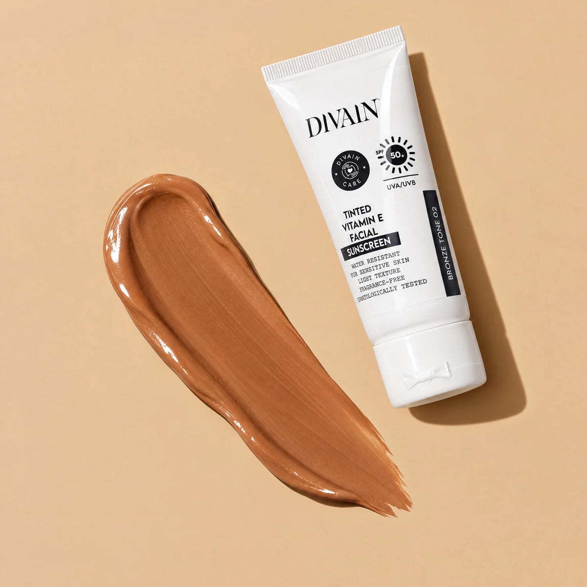 Textura de divain. Care Tinted Vitamin E Sunscreen SPF50+ Medium Tone 02