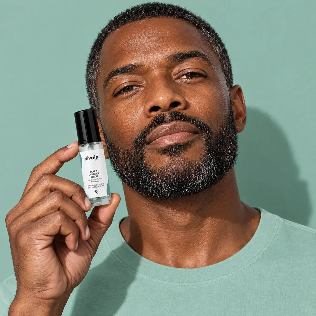 Persona usando divain. Care Beard Control Serum