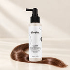 Detalle de HAIRTOX junto a un mechón de pelo liso y brillante