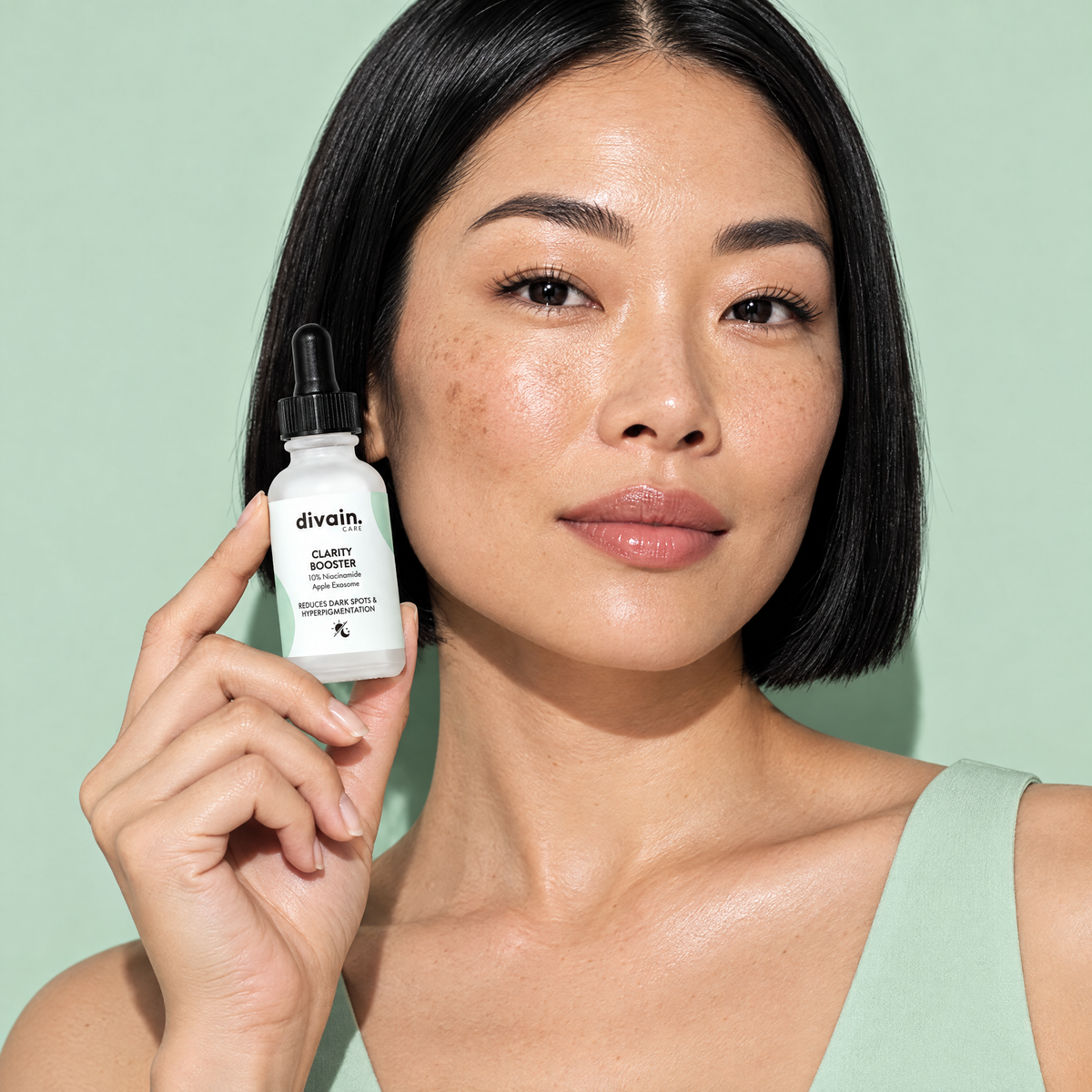 Persona usando divain. Care Clarity BOOSTER
