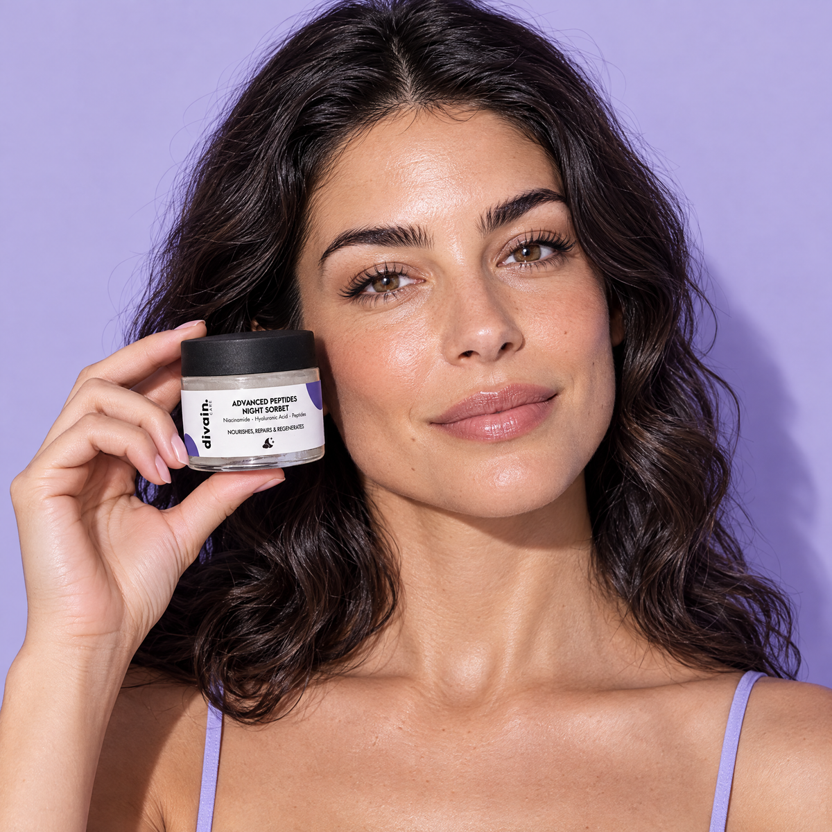 Persona usando divain. Care Advanced Peptides Night Sorbet