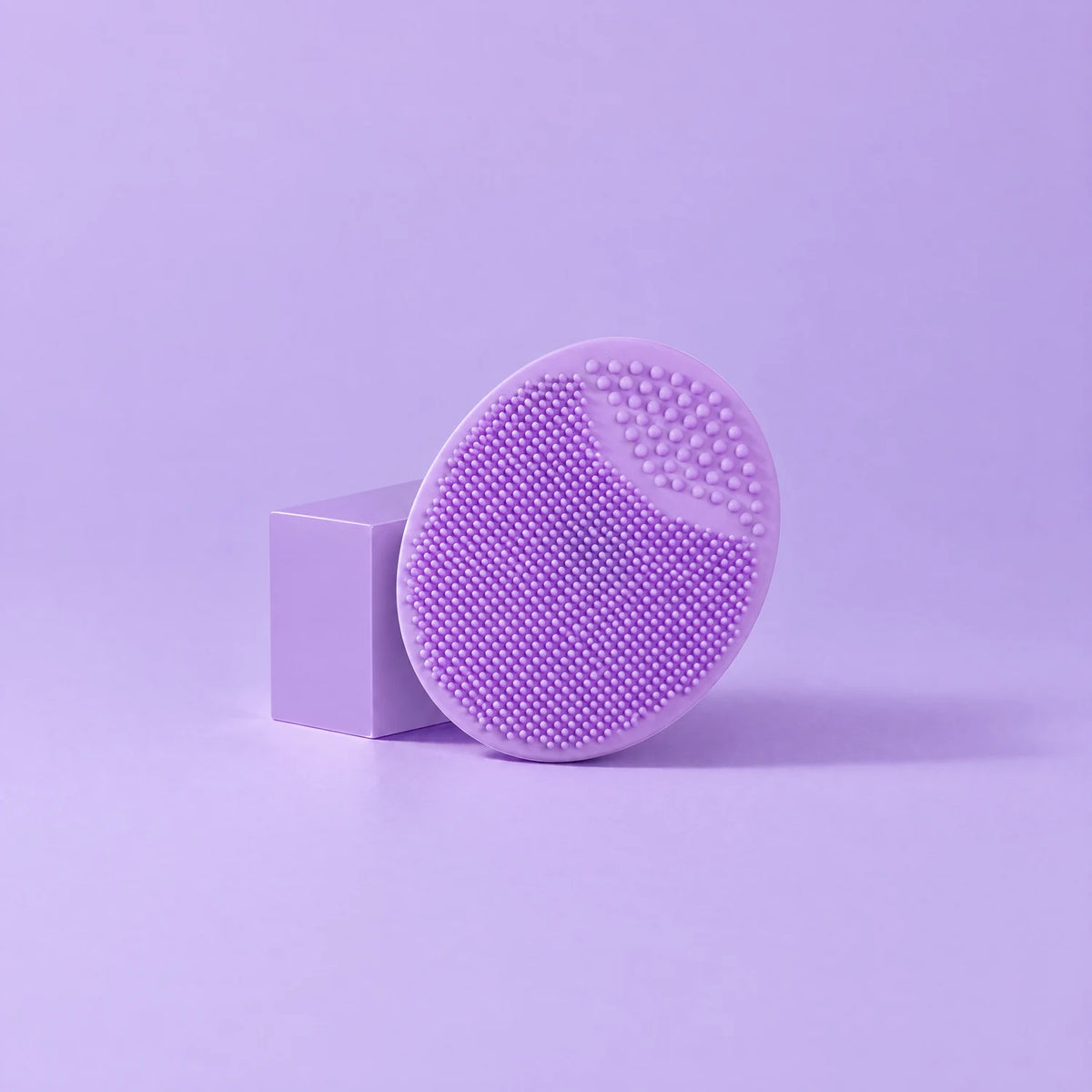 Cepillo de limpieza facial de silicona lila divain. Care