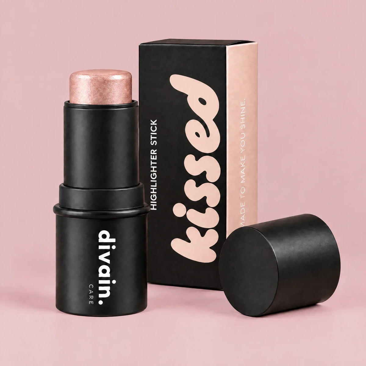 Highlighter Stick Kissed de divain. Care