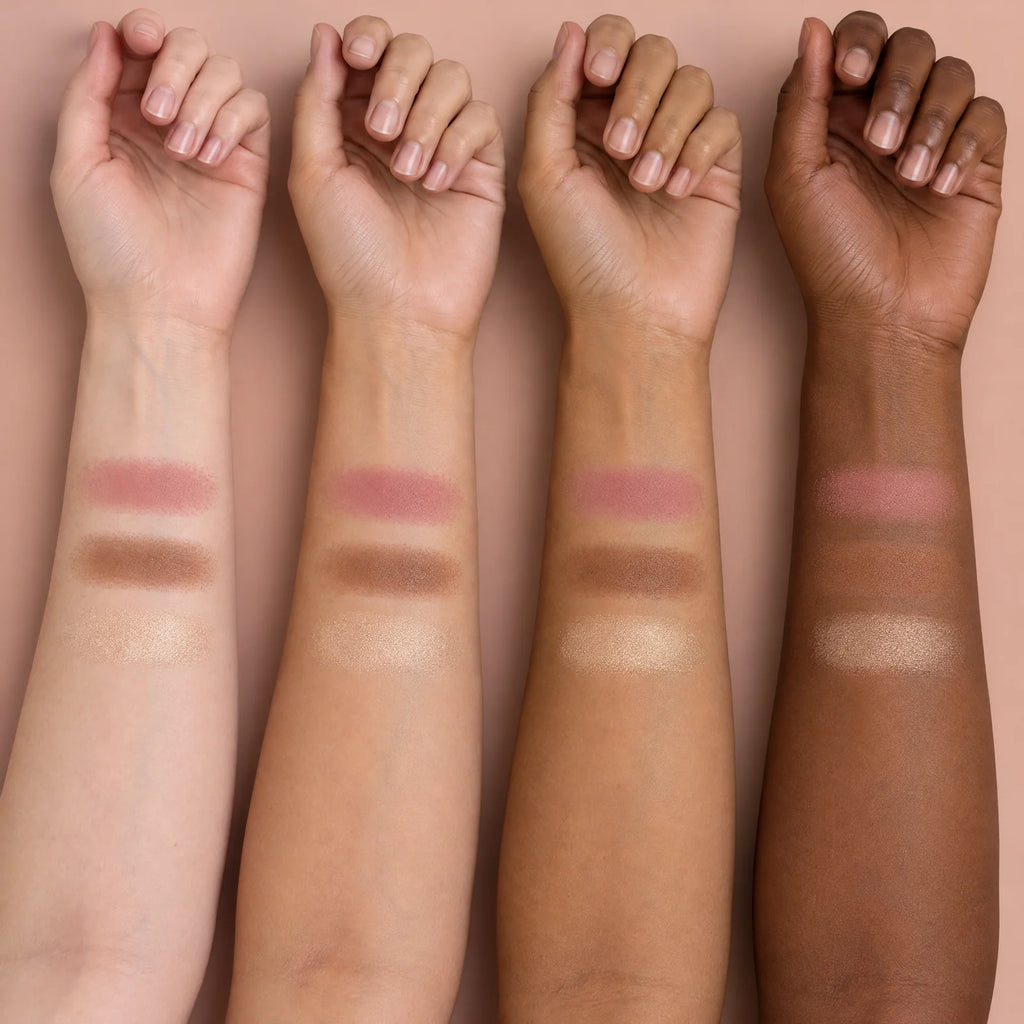 De tre pudre i 3-in-1 Palette på huden