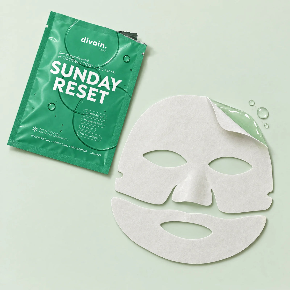 Las dos piezas de la mascarilla Sunday Reset: papel por fuera e hidrogel por dentro