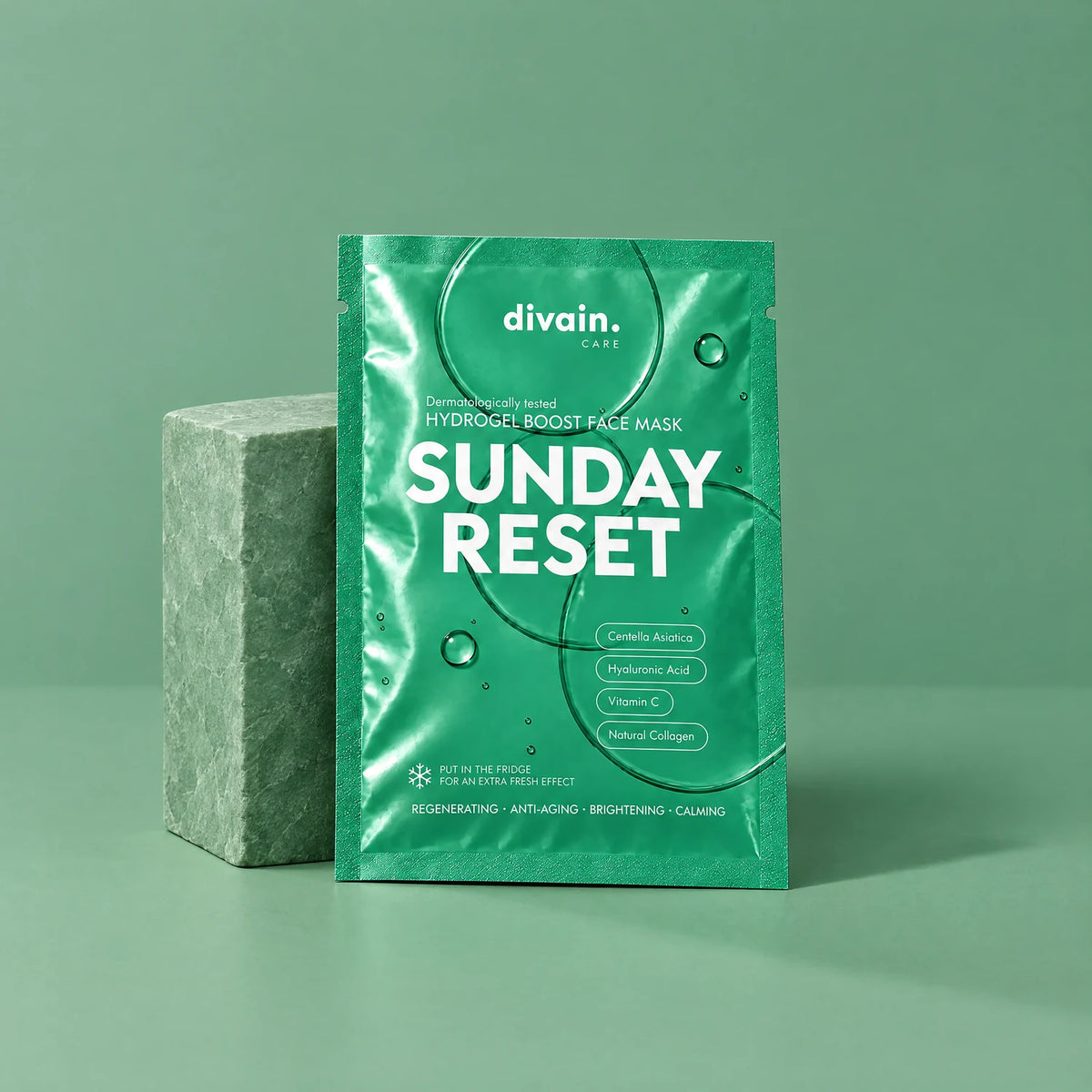 Mascarilla de hidrogel Sunday Reset de divain. Care sobre fondo verde