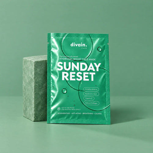 Mascarilla de hidrogel Sunday Reset de divain. Care sobre fondo verde