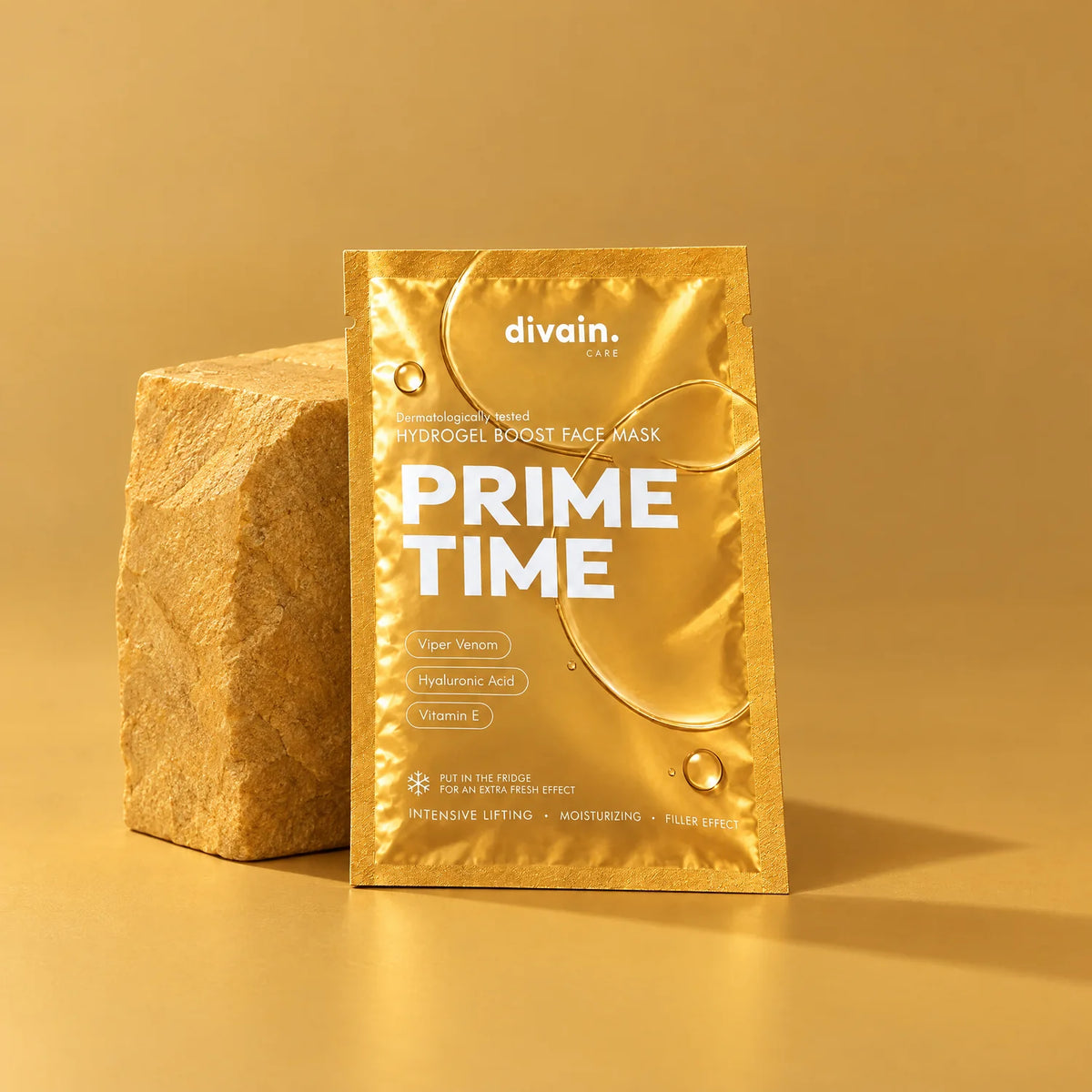 Mascarilla de hidrogel Prime Time de divain. Care sobre fondo dorado