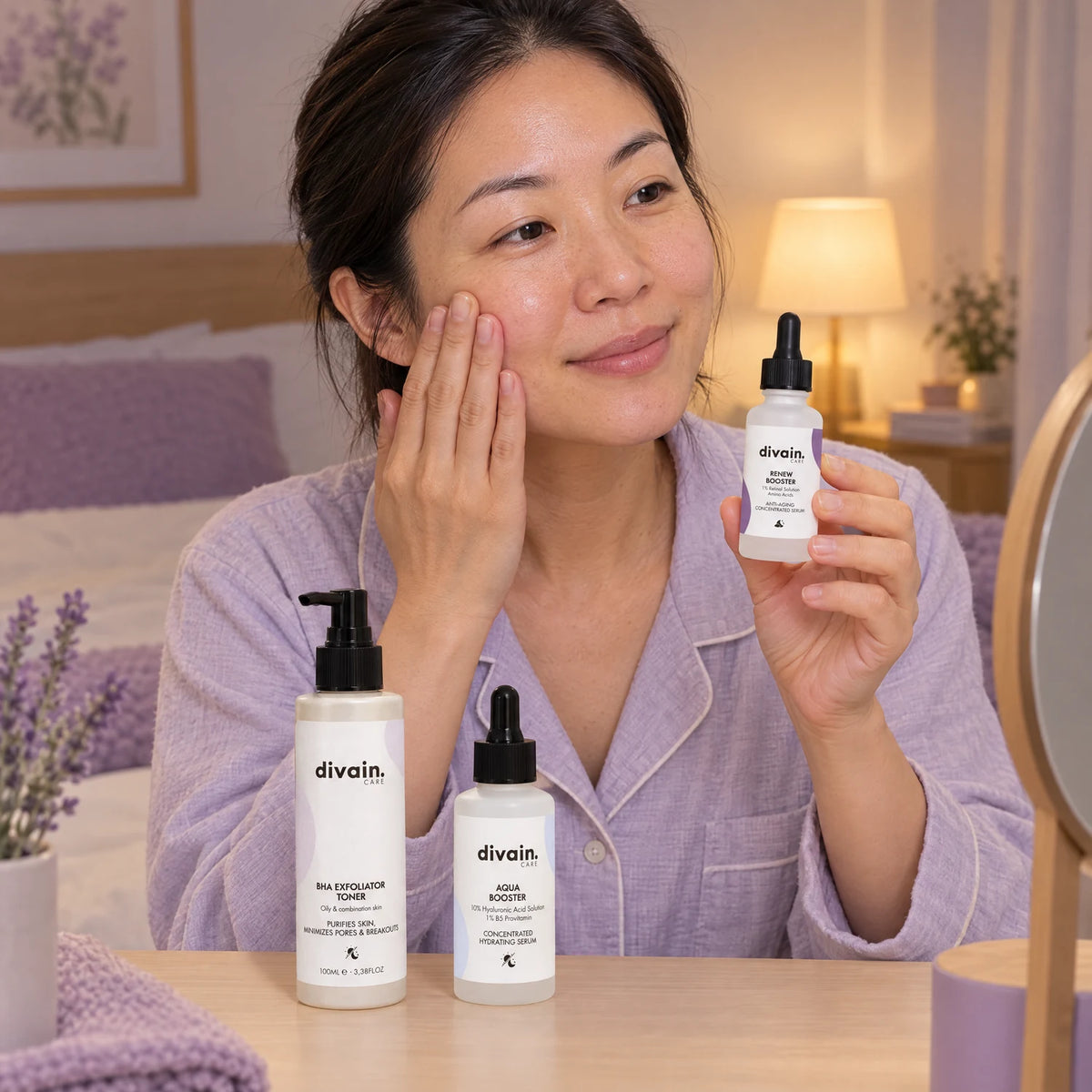 Mujer en su rutina de noche con Renew Booster