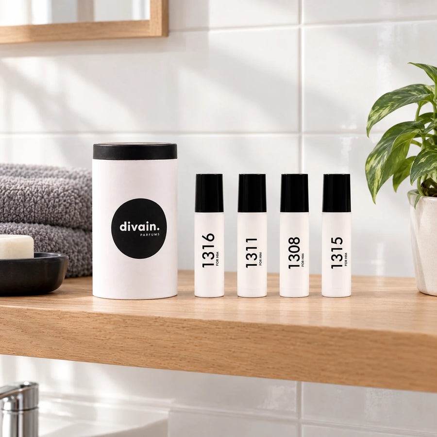Estuche de perfumes de viaje para hombre en la estantería del baño