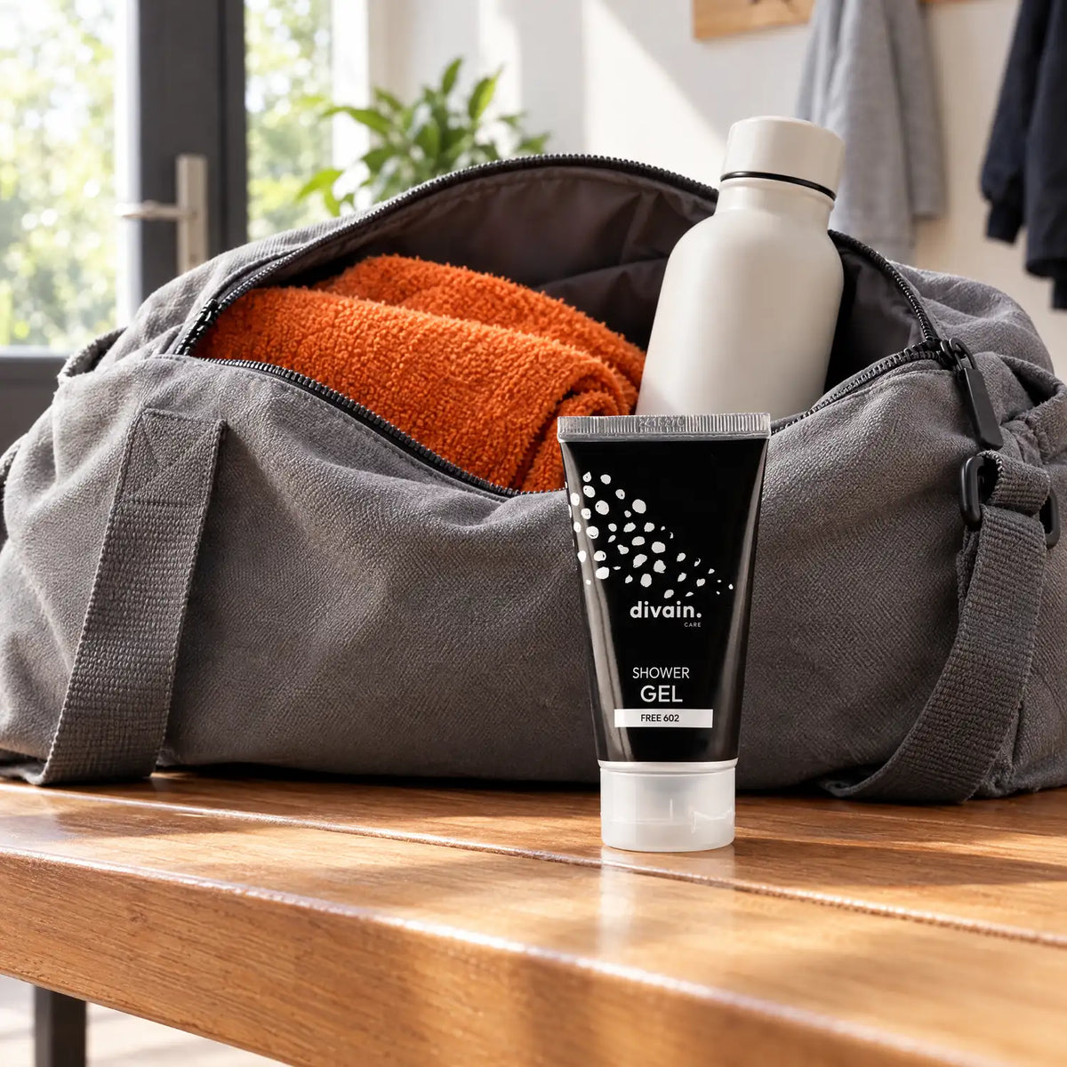 Shower Gel divain.602 junto a la bolsa de deporte