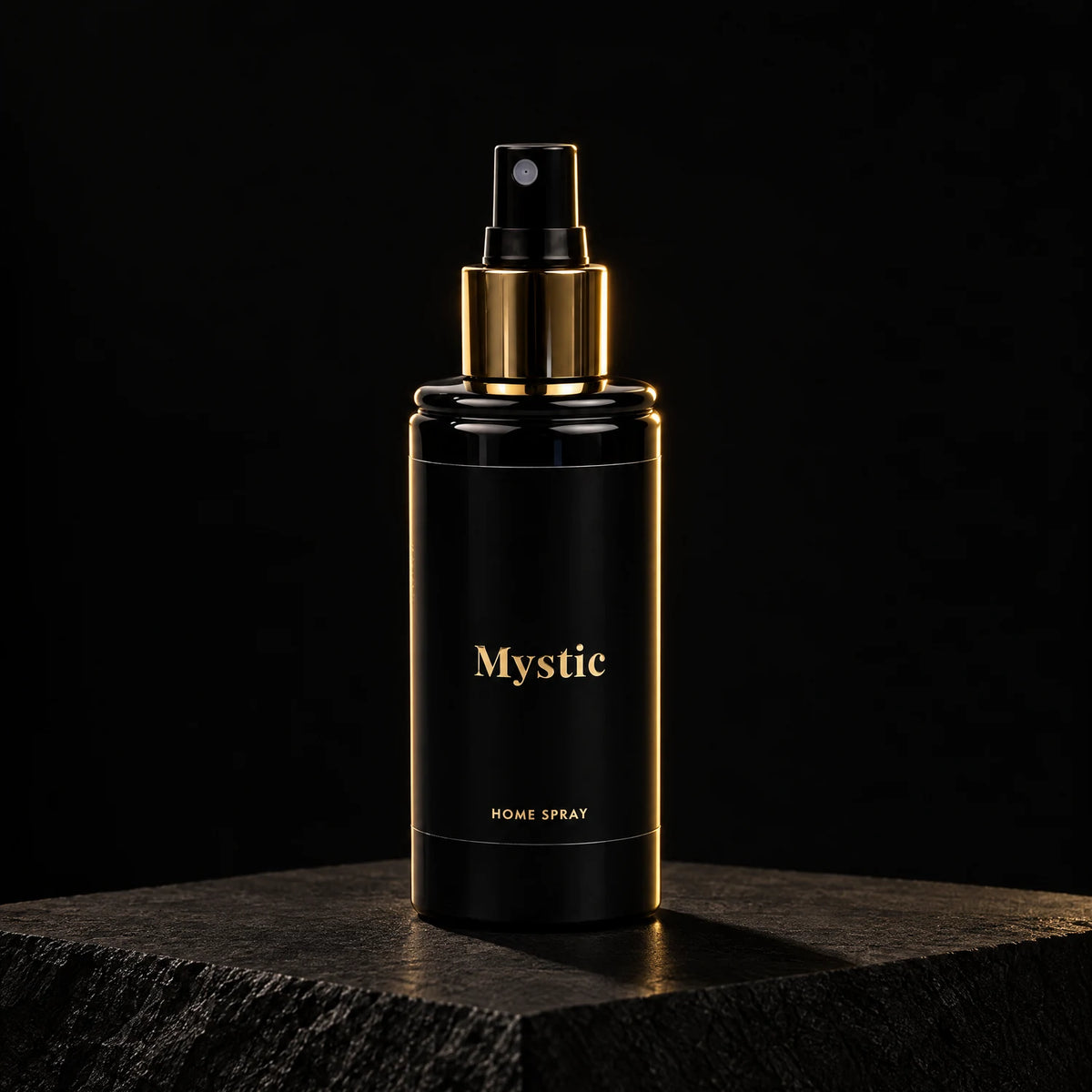 Ambientador en spray Mystic de divain. sobre piedra negra