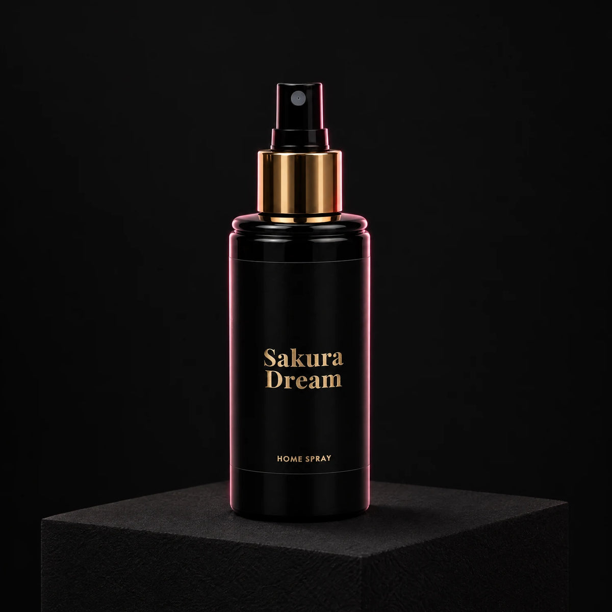 Ambientador en spray Sakura Dream de divain. sobre fondo negro