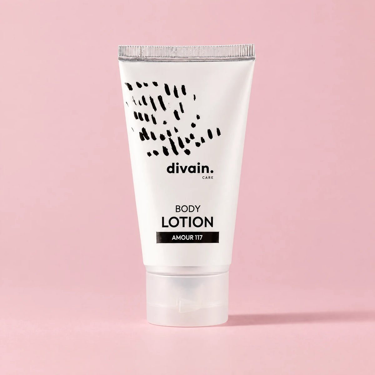 Body Lotion divain.117 Amour sobre fondo rosa empolvado