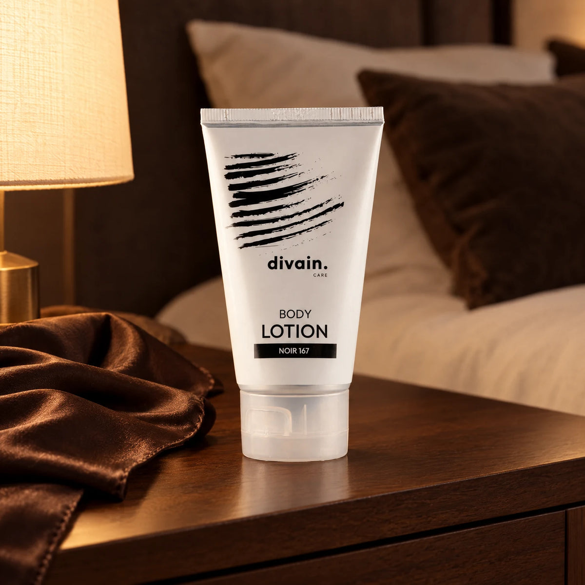 Body Lotion divain.167 en la mesilla de noche