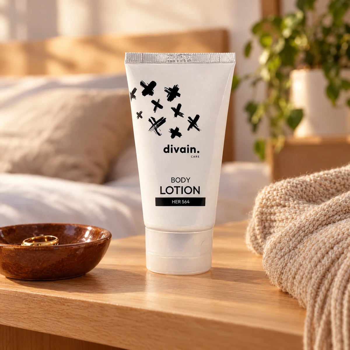 Body Lotion divain.564 en la mesilla del dormitorio