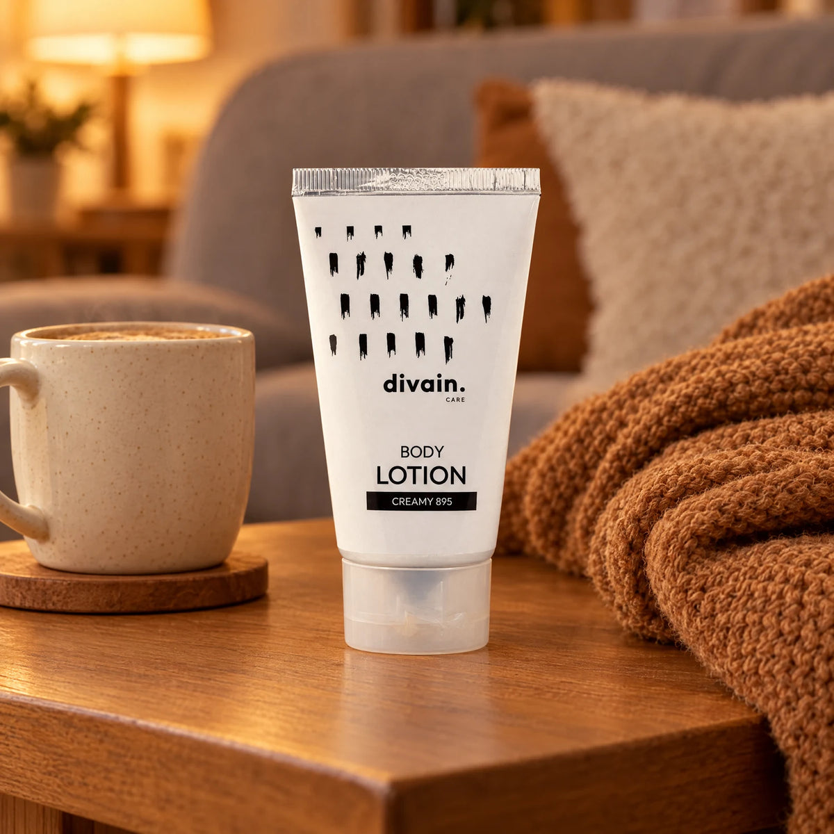 Body Lotion divain.895 en la mesa auxiliar del salón