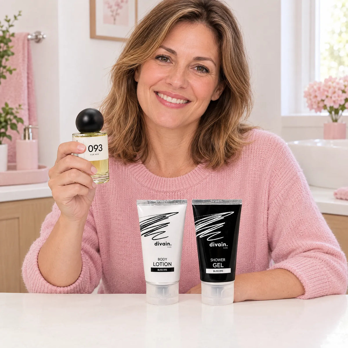 Mujer con el perfume, la Body Lotion y el Shower Gel del Pack divain.093