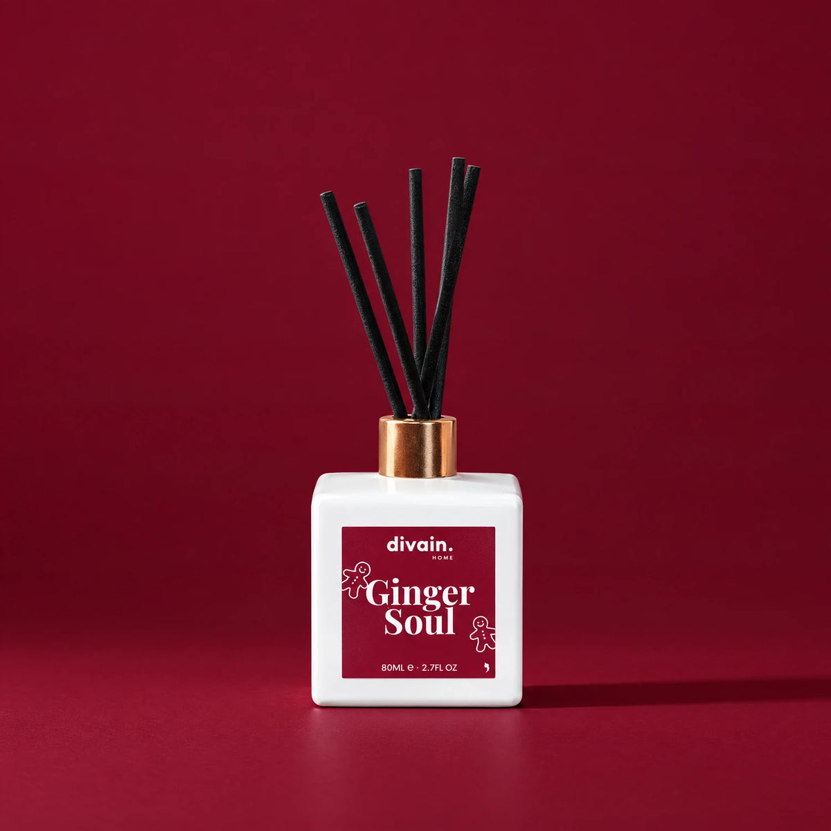 Ambientador mikado Ginger Soul de divain. sobre fondo burdeos