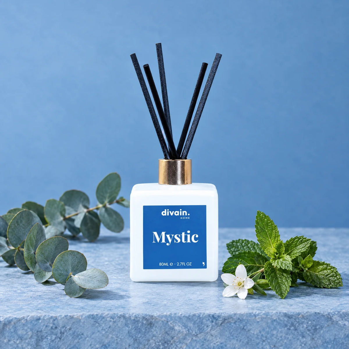 Mikado Mystic con eucalipto, menta y flor blanca, sus notas olfativas