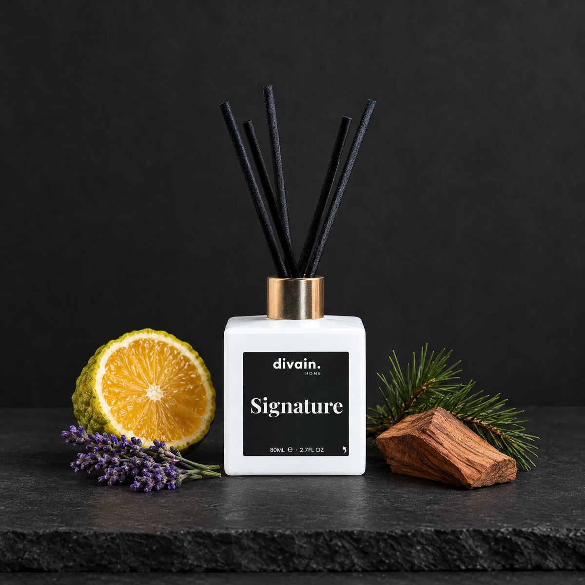 Mikado Signature con bergamota, lavanda, pino y sándalo, sus notas olfativas