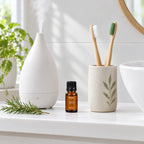 Aceite esencial de árbol de té en el baño junto a un difusor