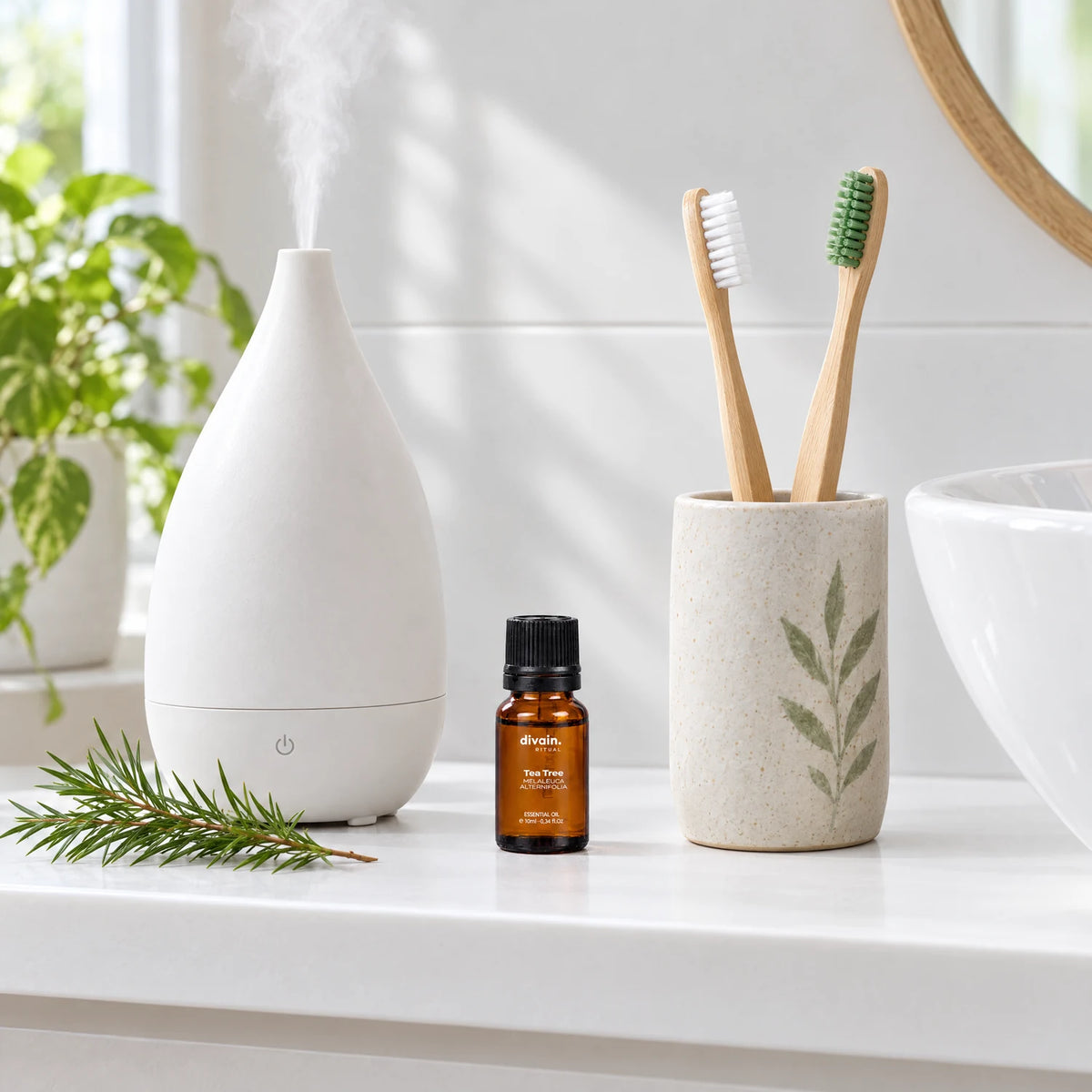 Aceite esencial de árbol de té en el baño junto a un difusor