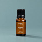Aceite esencial de eucalipto divain. RITUAL 10 ml sobre fondo azul eucalipto