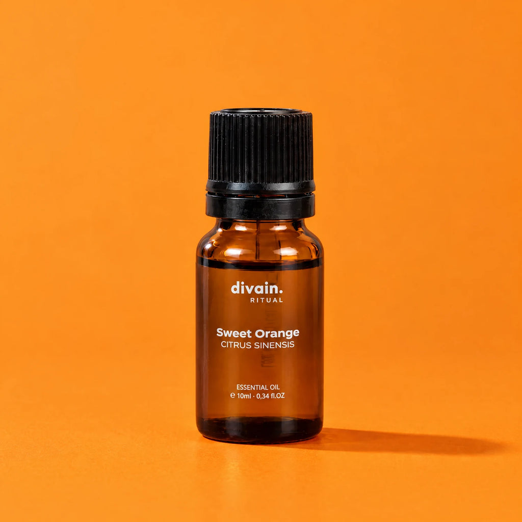 Aceite esencial de naranja dulce divain. RITUAL 10 ml sobre fondo naranja