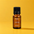 Aceite esencial de ylang ylang divain. RITUAL 10 ml sobre fondo amarillo dorado