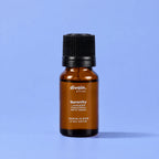 Mezcla de aceites esenciales Serenity divain. RITUAL 10 ml sobre fondo azul