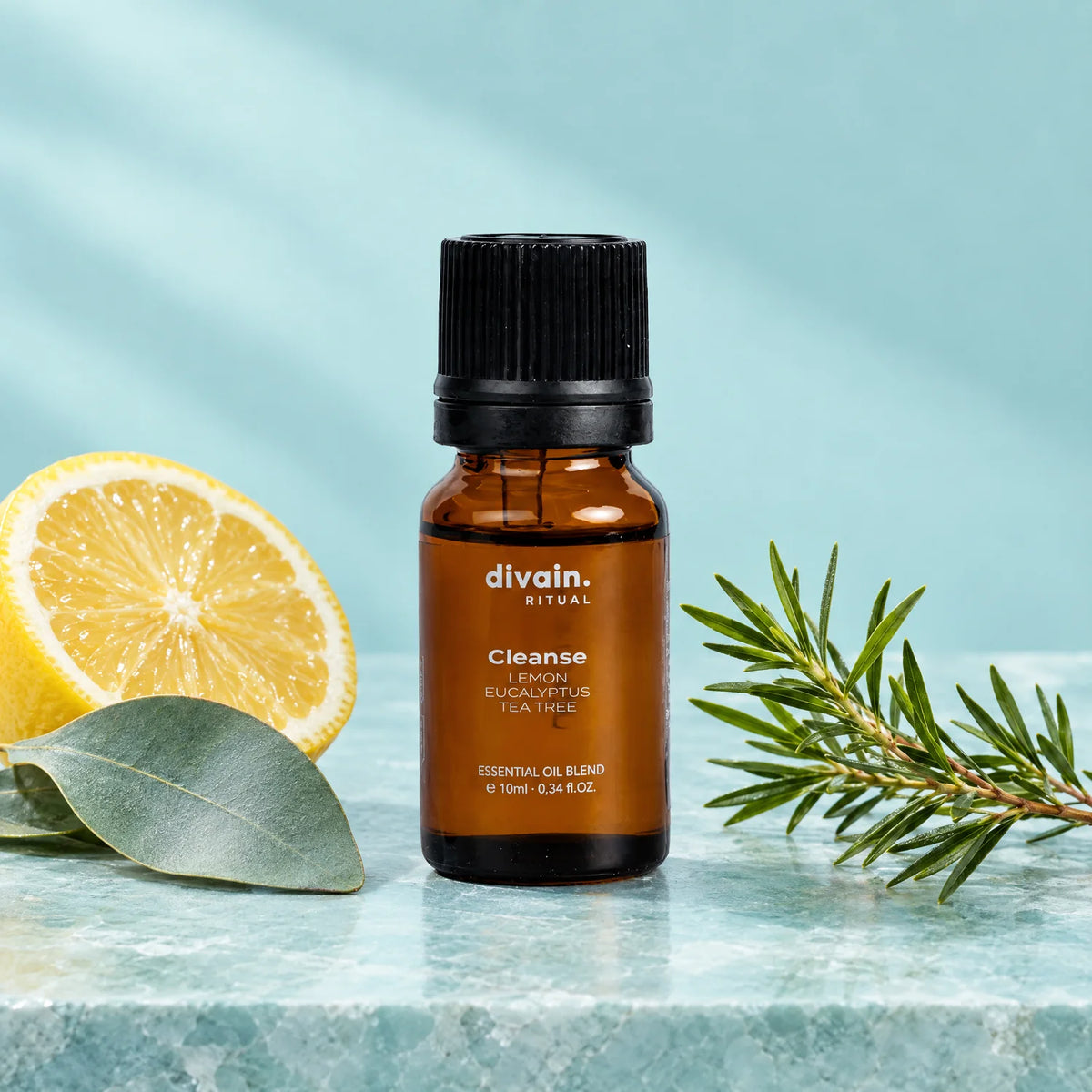 Cleanse con limón, hoja de eucalipto y rama de árbol de té