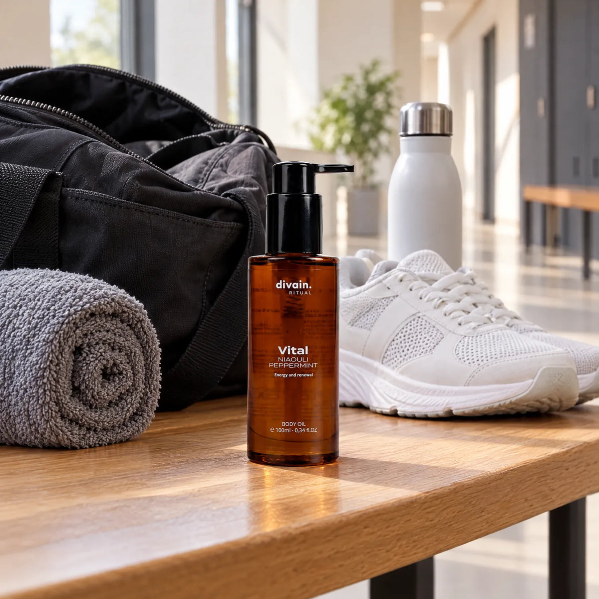 Vital Body Oil en un banco junto a la bolsa de deporte y las zapatillas