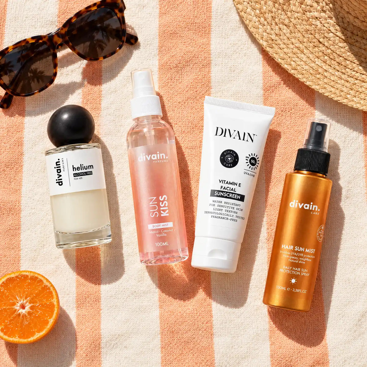Contenido del pack de verano sobre una toalla de playa