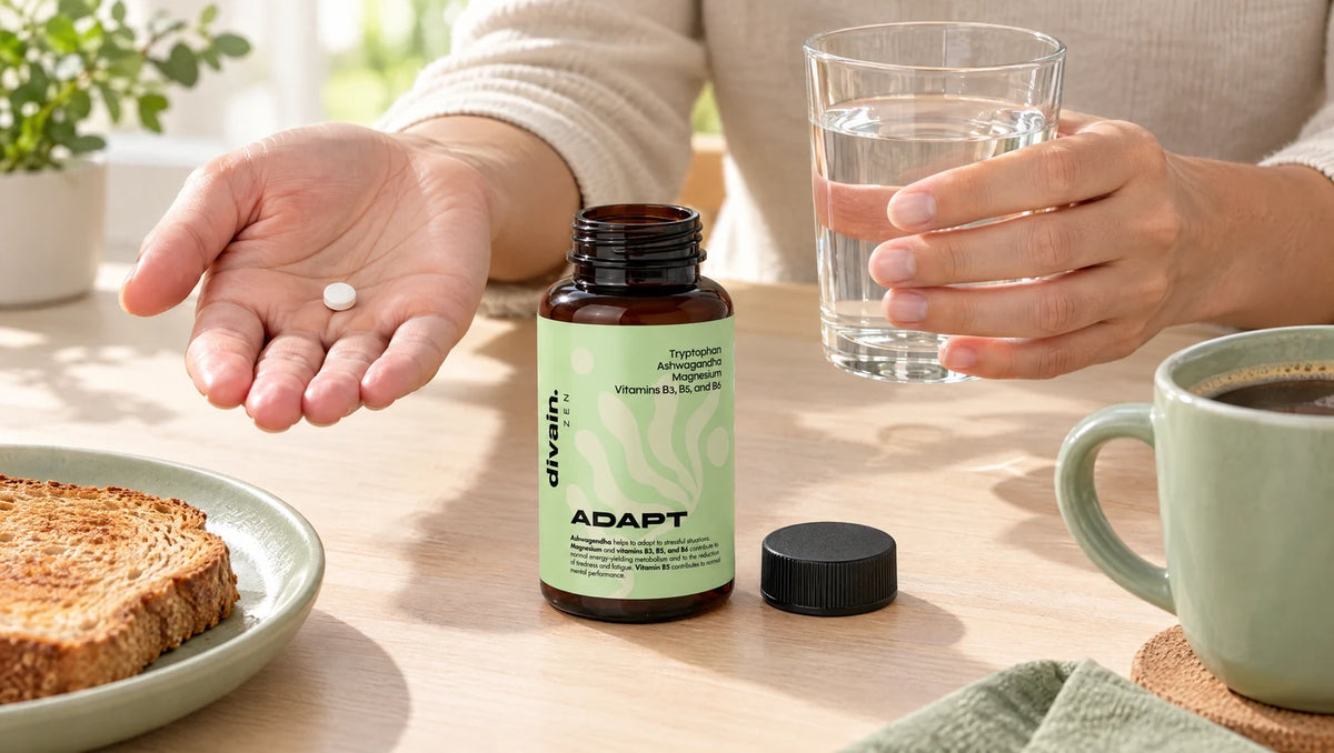 Cómo se toma ADAPT: 1 comprimido por la mañana con el desayuno y un vaso de agua