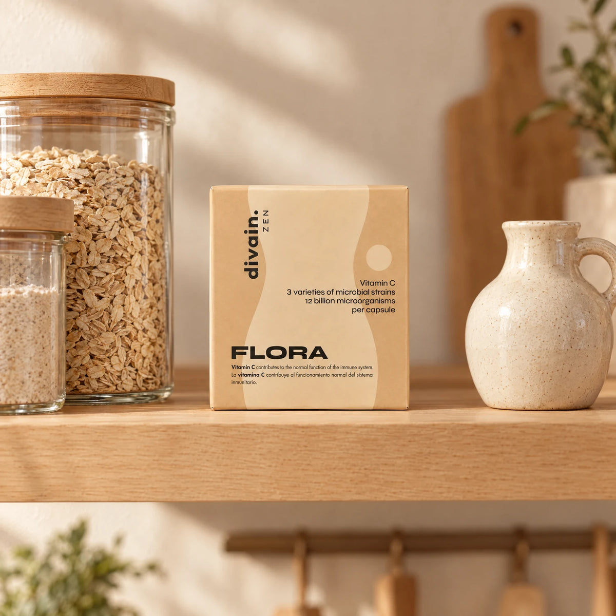 FLORA en la estantería de la cocina junto a botes de avena