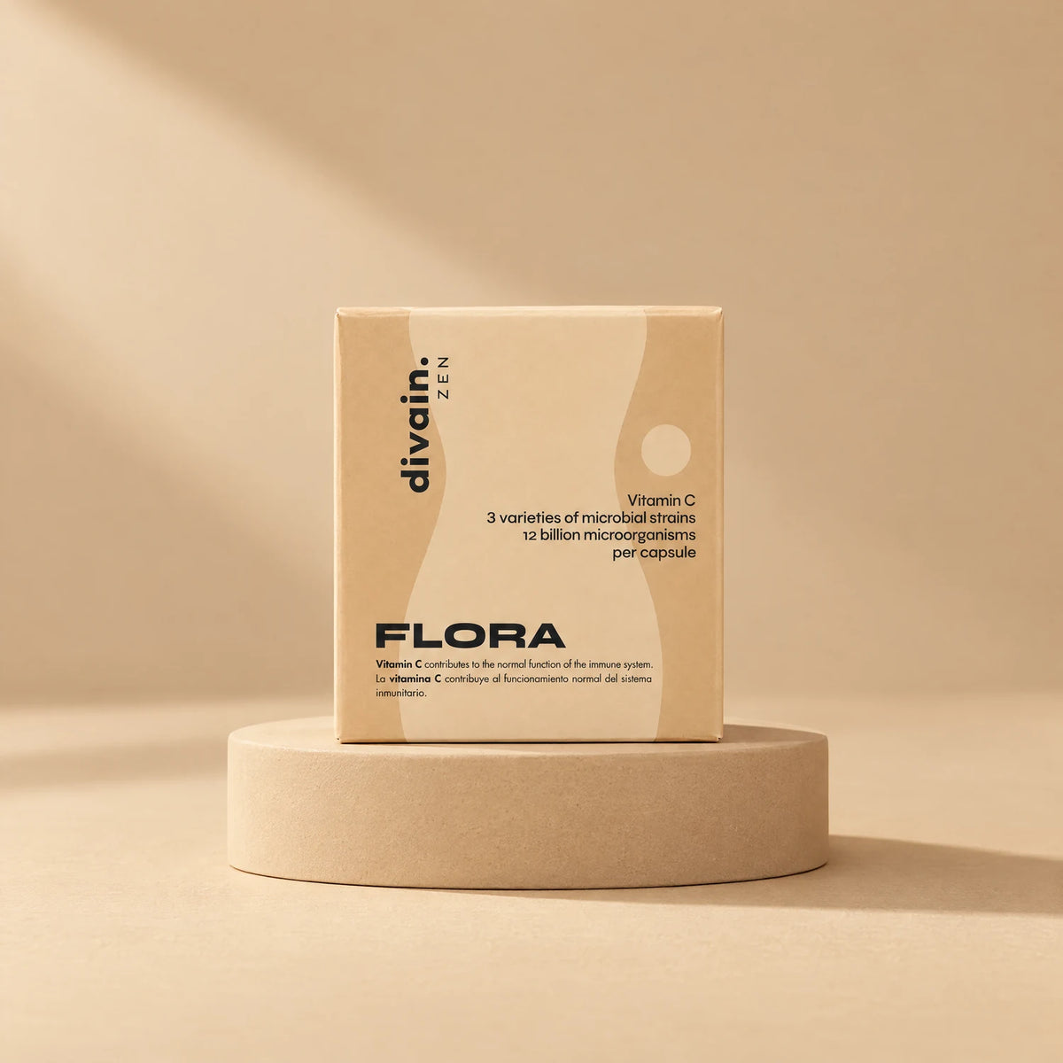 FLORA divain. ZEN, complemento con microorganismos vivos y vitamina C sobre fondo arena