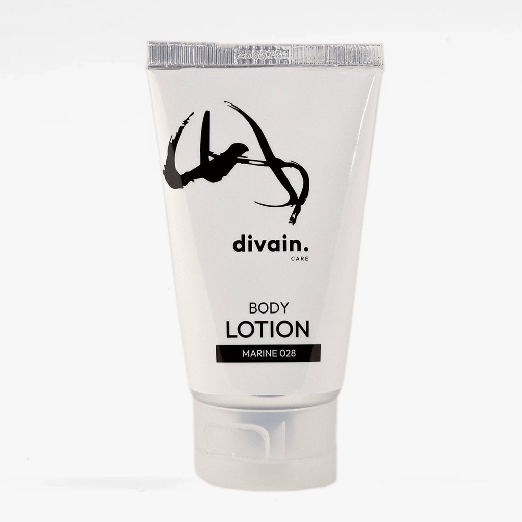 Crema corporal divain Care, con envase blanco e inspirada en el perufme 028.