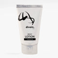 Crema corporal divain Care, con envase blanco e inspirada en el perufme 028.