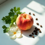 Melocotón y gardenia representando las notas olfativas del perfume.