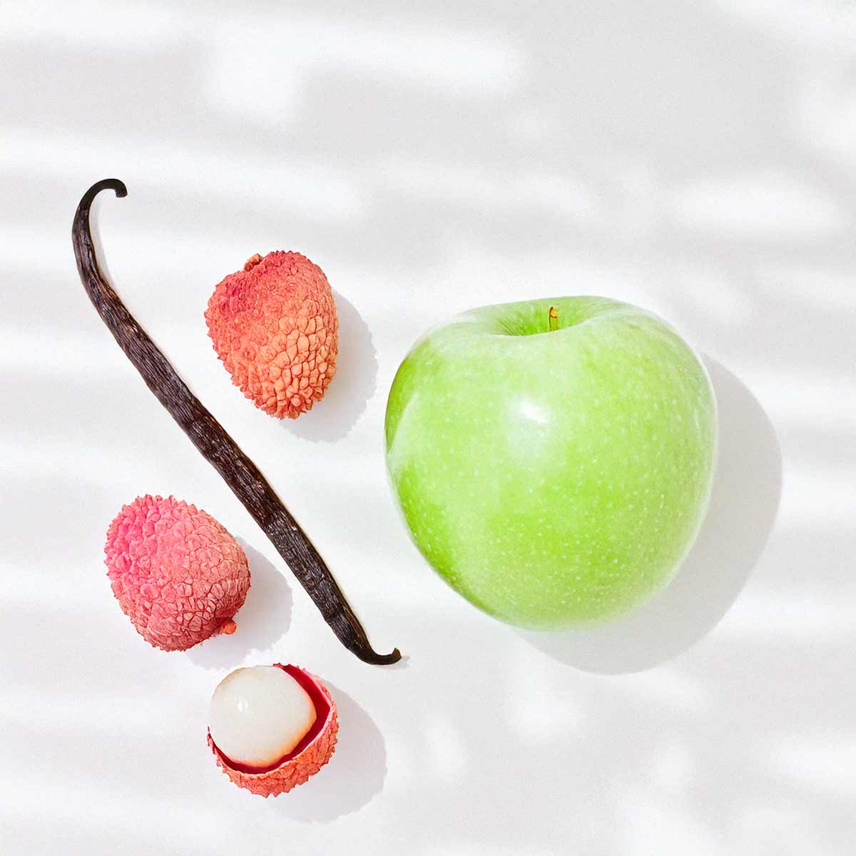 Notas olfativas frutales y dulces con manzana verde, lichi y vainilla