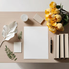 Inspiración olfativa floral y fresca con flores amarillas, hojas verdes y elementos decorativos minimalistas