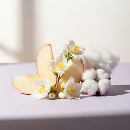 Notas olfativas de flor de algodón, jazmín blanco y rodajas de manzana fresca