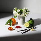 Notas olfativas de perfume con flor de azahar, bergamota, naranja, pimienta rosa, vainilla y ámbar