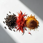 Azafrán, cardamomo y canela representando las notas olfativas del perfume.